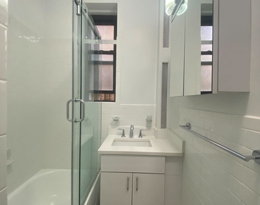 1 Bedroom in Greenwich Village - Photo Thumbnail 6