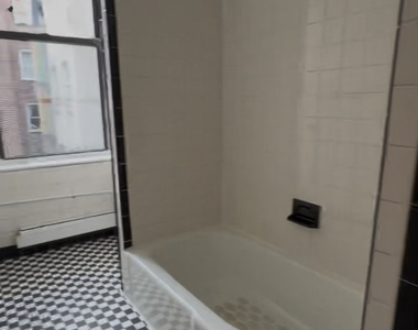 La Guardia Place - Photo Thumbnail 3