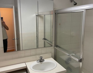 E 87th Street / York Avenue - Photo Thumbnail 1