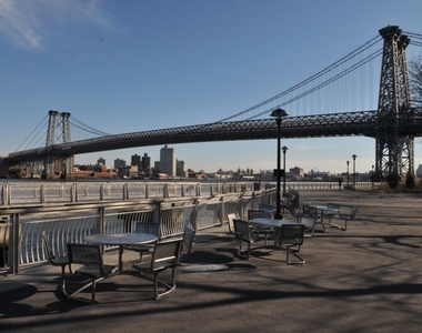 E 87th Street / York Avenue - Photo Thumbnail 5