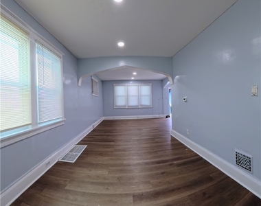198 Roslyn Street - Photo Thumbnail 4