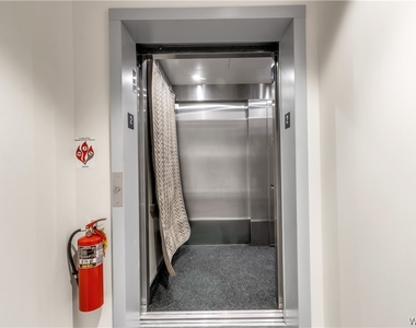 5712 Main Street - Photo Thumbnail 18