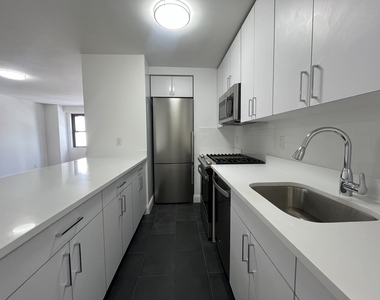 Convertible 3 Bedroom in Upper East Side - Photo Thumbnail 2