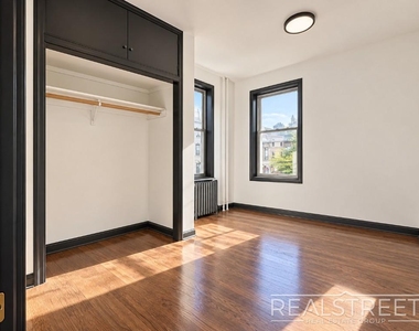 169 Irving Avenue - Photo Thumbnail 6