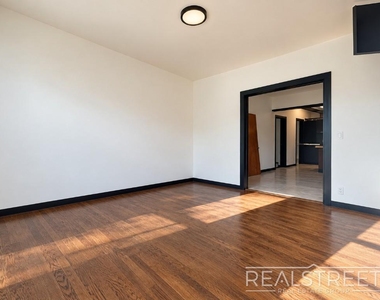 169 Irving Avenue - Photo Thumbnail 5