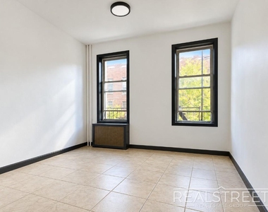 169 Irving Avenue - Photo Thumbnail 4