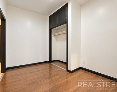 169 Irving Avenue - Photo Thumbnail 8