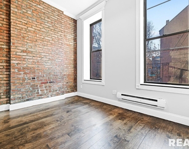 Mott Street - Photo Thumbnail 4