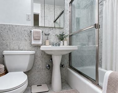 151 West 16th Street - Photo Thumbnail 2