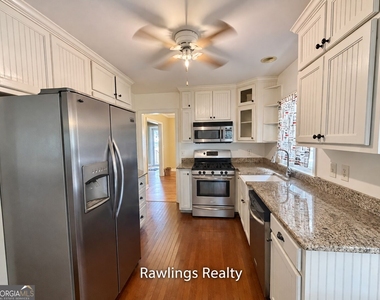 1119 Maple Drive - Photo Thumbnail 3