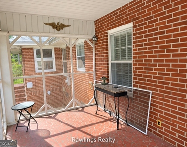 1119 Maple Drive - Photo Thumbnail 2