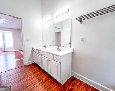 4035 River Green Parkway - Photo Thumbnail 12