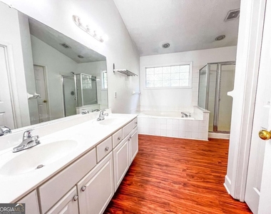 4035 River Green Parkway - Photo Thumbnail 11