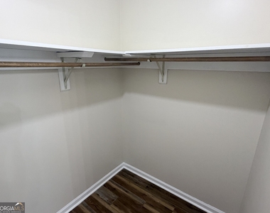 308 Lakeview Drive - Photo Thumbnail 11