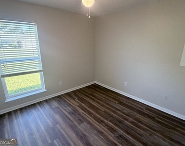 308 Lakeview Drive - Photo Thumbnail 6