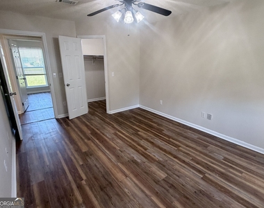 308 Lakeview Drive - Photo Thumbnail 10