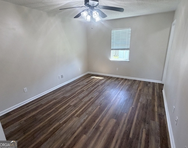 308 Lakeview Drive - Photo Thumbnail 9