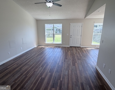308 Lakeview Drive - Photo Thumbnail 1