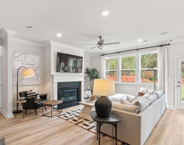 5015 Kennison Way - Photo Thumbnail 9