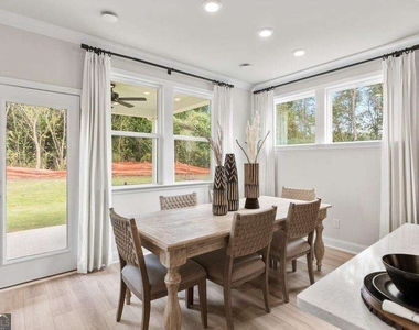 5015 Kennison Way - Photo Thumbnail 8