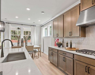 5015 Kennison Way - Photo Thumbnail 7