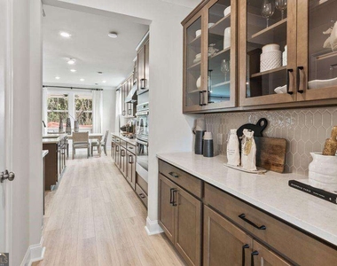 5015 Kennison Way - Photo Thumbnail 4