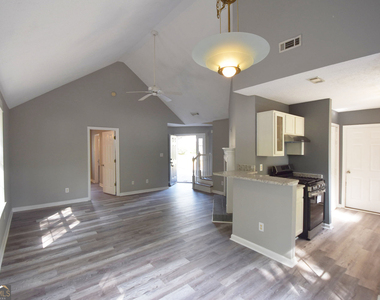 700 S Fairfield Drive - Photo Thumbnail 3