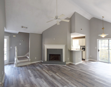 700 S Fairfield Drive - Photo Thumbnail 2