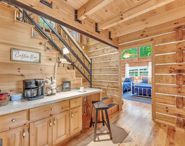 244 Skyline Way - Photo Thumbnail 2