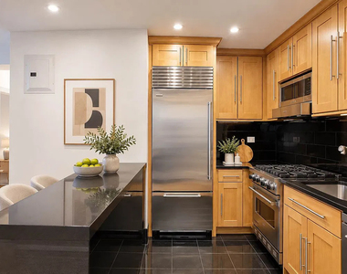 151 West 16th Street - Photo Thumbnail 1