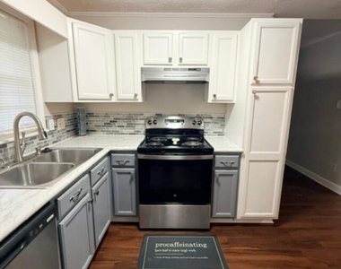 175 Bristol Lane - Photo Thumbnail 15
