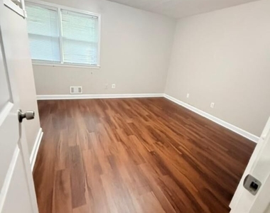 175 Bristol Lane - Photo Thumbnail 13