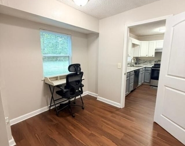 175 Bristol Lane - Photo Thumbnail 14