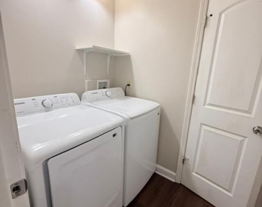 175 Bristol Lane - Photo Thumbnail 8