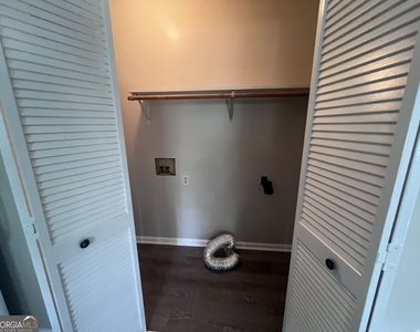 144 Colonial Drive - Photo Thumbnail 8