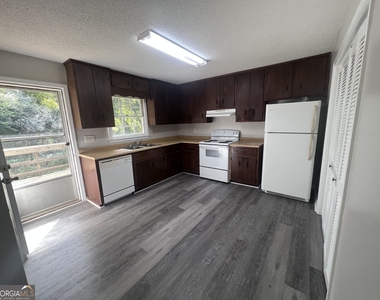 144 Colonial Drive - Photo Thumbnail 7