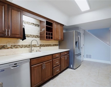 2890 Woodruff Drive Se - Photo Thumbnail 6