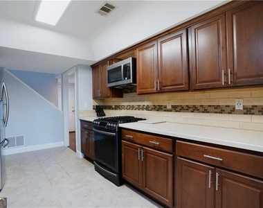 2890 Woodruff Drive Se - Photo Thumbnail 7