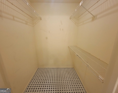 702 Tuxworth Circle - Photo Thumbnail 7