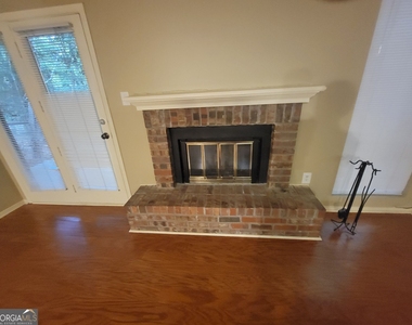 702 Tuxworth Circle - Photo Thumbnail 15