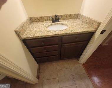 702 Tuxworth Circle - Photo Thumbnail 11