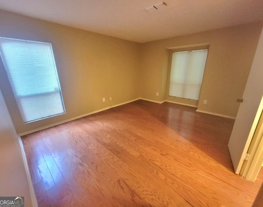 702 Tuxworth Circle - Photo Thumbnail 9