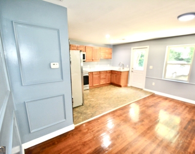 1385 Elizabeth Lane - Photo Thumbnail 3