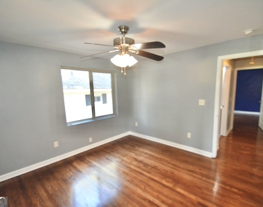 1385 Elizabeth Lane - Photo Thumbnail 7