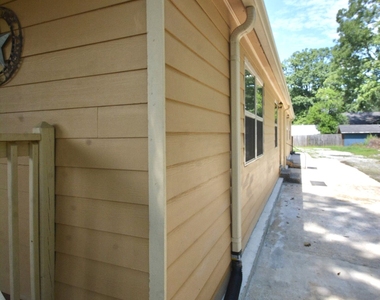 1385 Elizabeth Lane - Photo Thumbnail 5