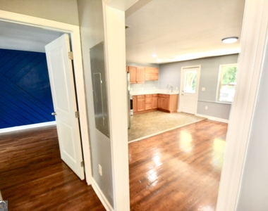 1385 Elizabeth Lane - Photo Thumbnail 11