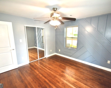 1385 Elizabeth Lane - Photo Thumbnail 10