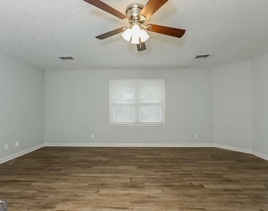 141 Mcelroy Road - Photo Thumbnail 6