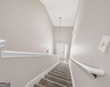 313 Gary Circle - Photo Thumbnail 25