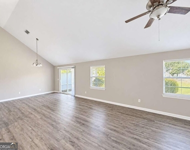 313 Gary Circle - Photo Thumbnail 9